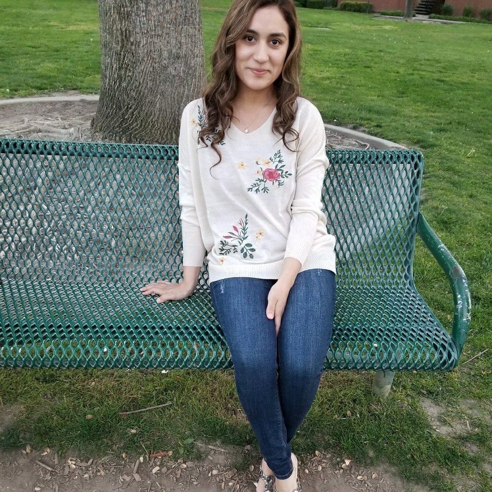 Spring sweater - Picture 3 of 3